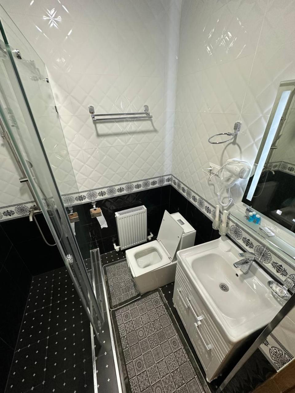 בוקורו Silver Terrace מראה חיצוני תמונה