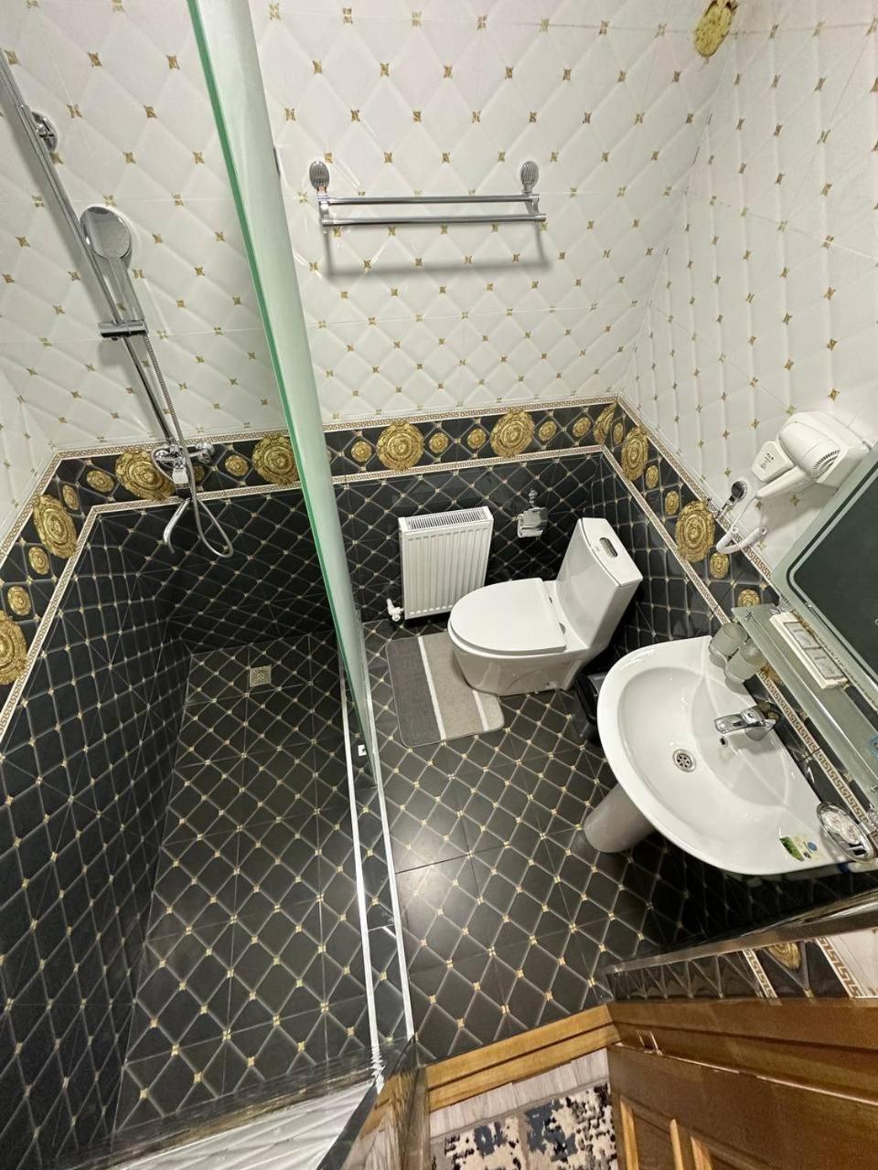 בוקורו Silver Terrace מראה חיצוני תמונה